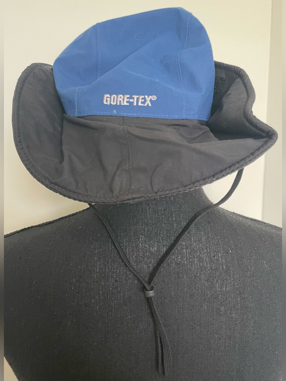 Outdoor Research Two-Tone Blue and Black Sun Hat - Picture 2 of 3